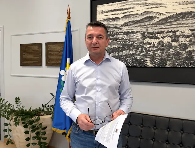 Opština Gornji Milanovac obezbedila po 10.000 dinara za kupovinu udžbenika i pribora